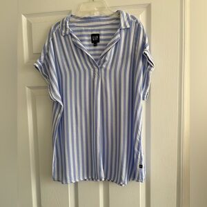 GAP Women's Short Sleeve Blue and White Striped Shirt